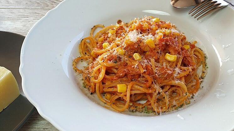 Spaghetti con atún y queso manchego