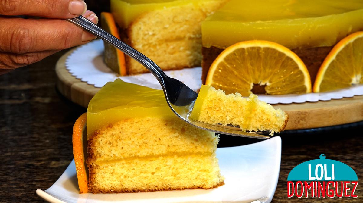 TARTA DE NARANJA FÁCIL. Esta tarta es todo naranja, un bizcocho tierno y esponjoso, un relleno de crema de naranja suave y cremoso, además de estar cubierta con la misma crema hace que esta tarta sea deliciosa y completamente irresistible
