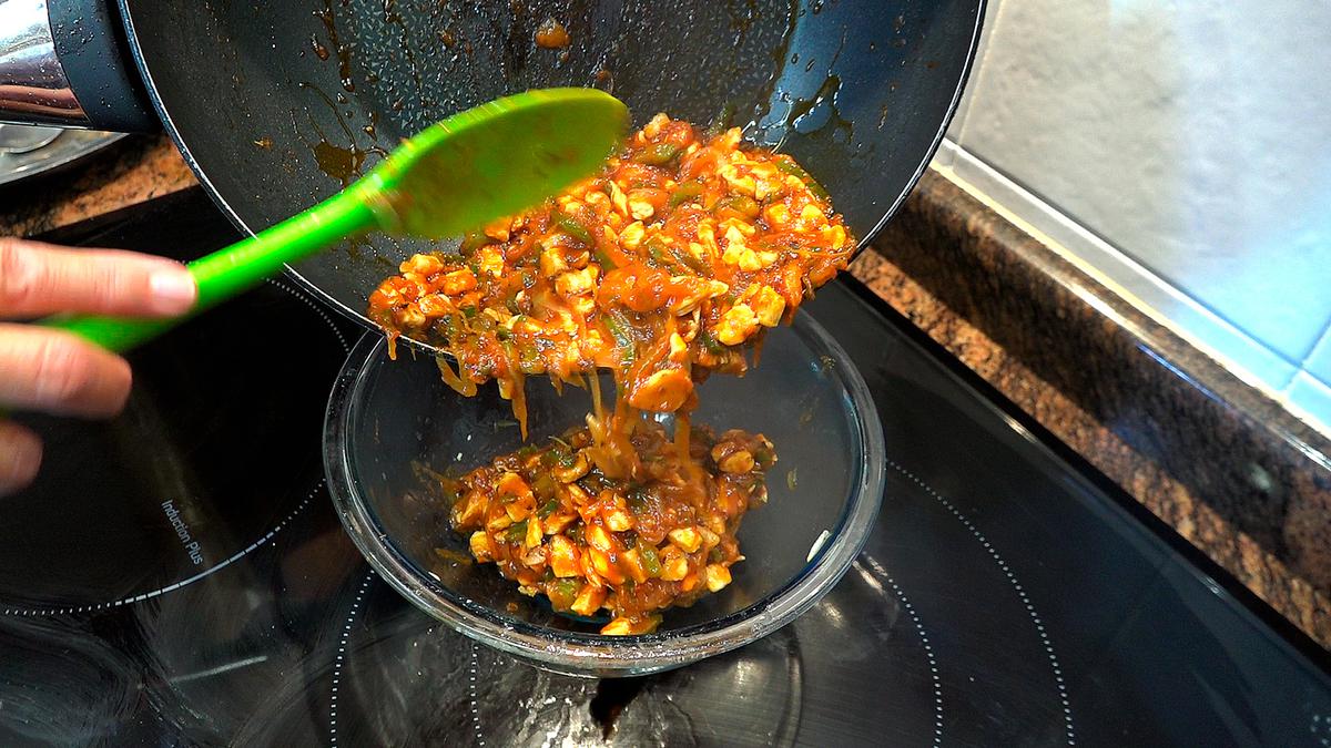 PASTEL SALADO CON POLLO, JAMÓN Y QUESO, RECETA FÁCIL - Loli Domínguez - Foto 6