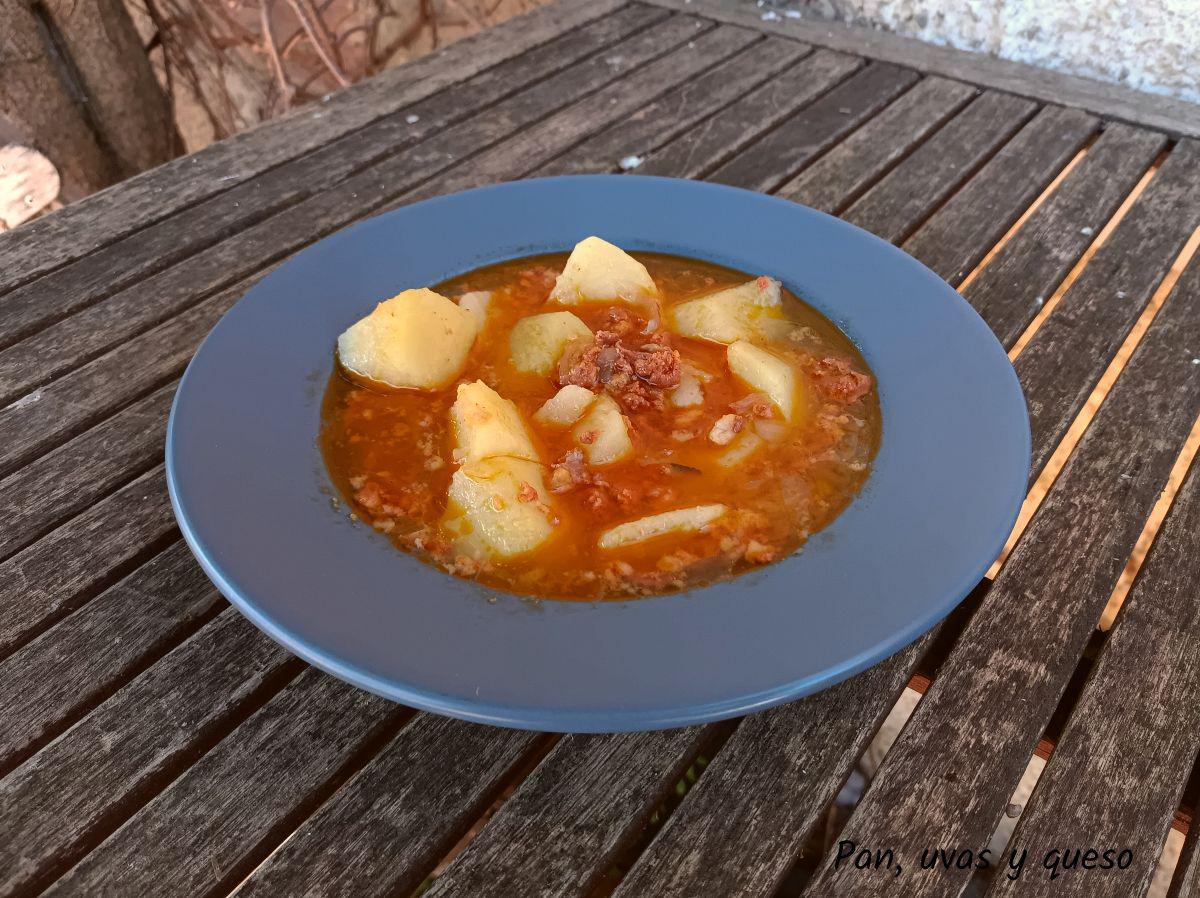 patatas con picadillo crockpot - pan uvas y queso