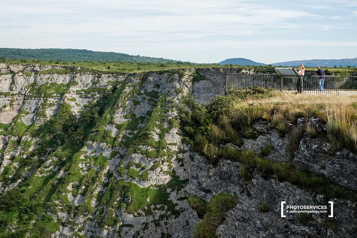 Precipicios desde el Mirador del Salto del Nervión. Monumento Natural de Monte Santiago. Burgos. Castilla y León. España. © Javier Prieto Gallego;
