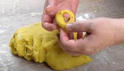 dar forma a roscos de yogur