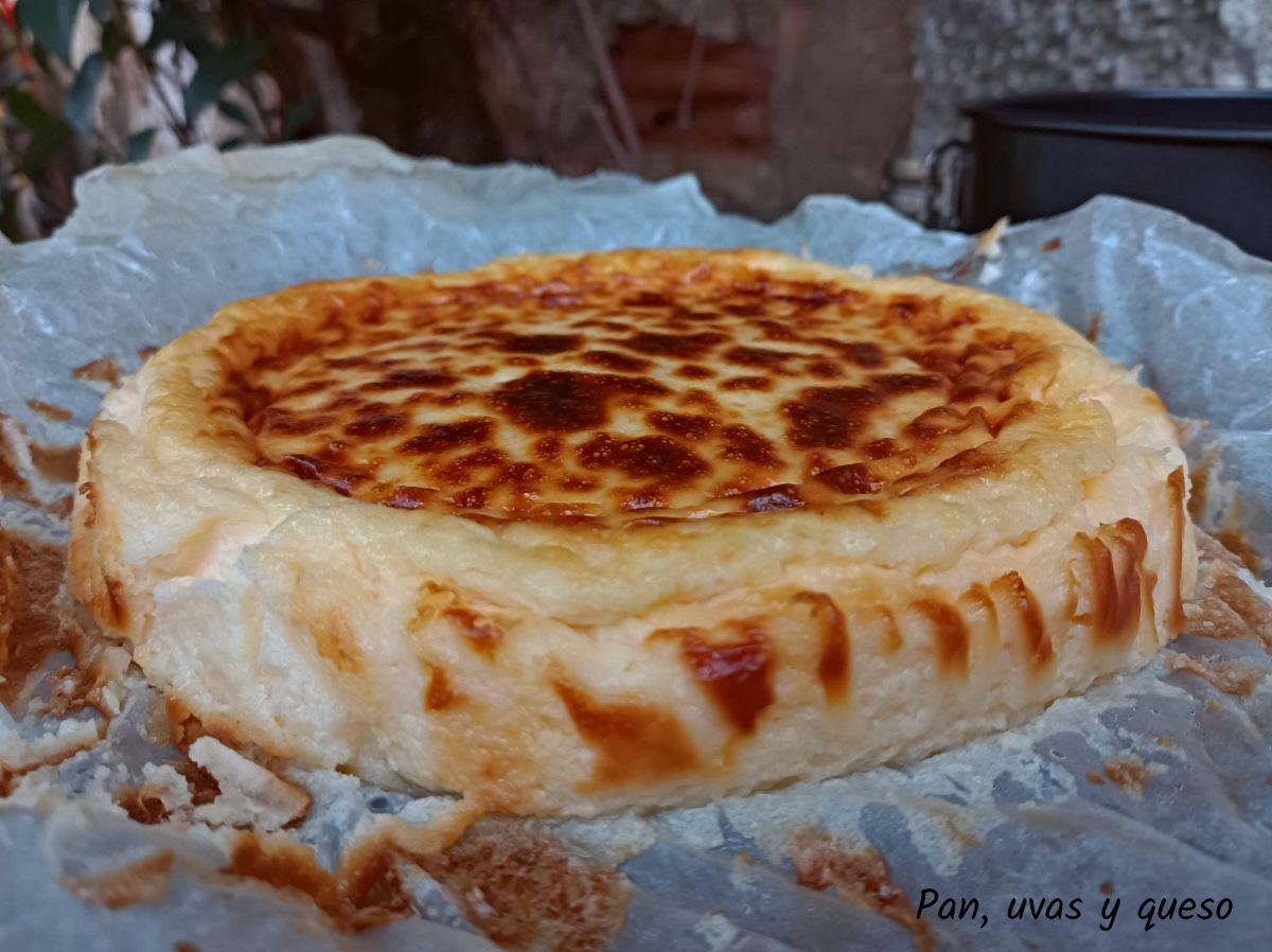 tarta queso ahumado - pan uvas y queso