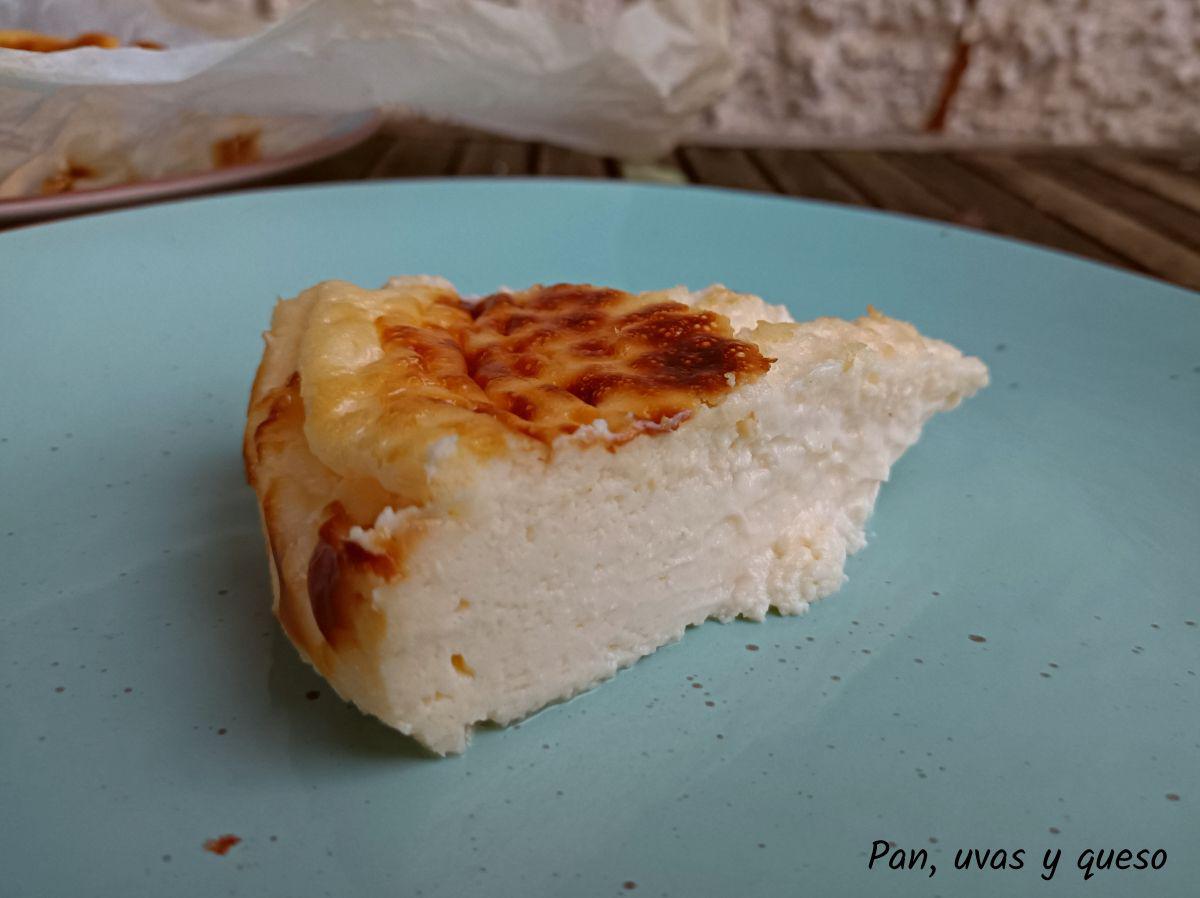 tarta queso ahumado - pan uvas y queso