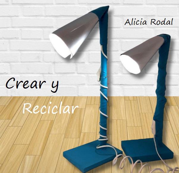 Una manera inteligente de ahorrar dinero es reutilizar los recursos que tenemos a nuestro alcance, sobre todo los materiales reciclados que muchas personan consideran basura. Yo necesitaba un lámpara o foco de luz para mi mesa de trabajo, sobre todo cuando grabo mis videos tutoriales.