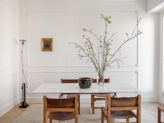 decoralinks |comedor, mesa clasica marmol blanco, sillas castellanas, molduras