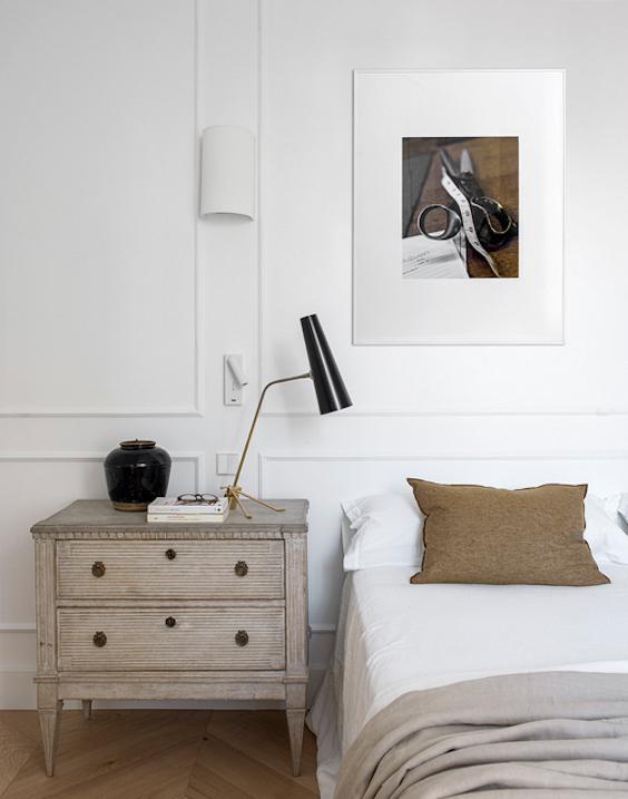 decoralinks | mesita de noche clasica, molduras clasicas, reforma BAO