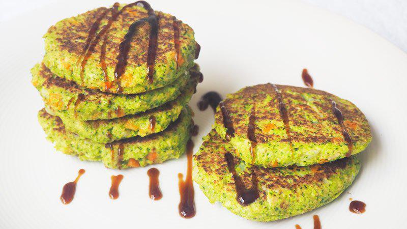 receta tortitas de brocoli y zanahoria cenas para peques
