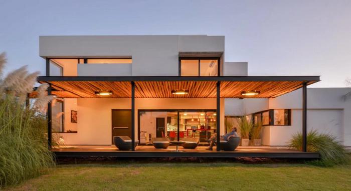 Ideas de casas con hermosos balcones y diseños con áreas de relajación