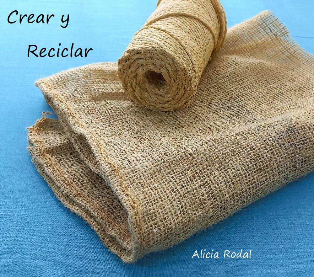 En este tutorial te enseño 5 ideas de manualidades con yute que puedes hacer para decorar tu casa, para vender o regalar. Ideas fáciles, rápidas y sin gastar mucho dinero, ideales para la decoración de tu casa, fiestas o celebraciones especiales, como bodas, comuniones, bautizos o cumpleaños.