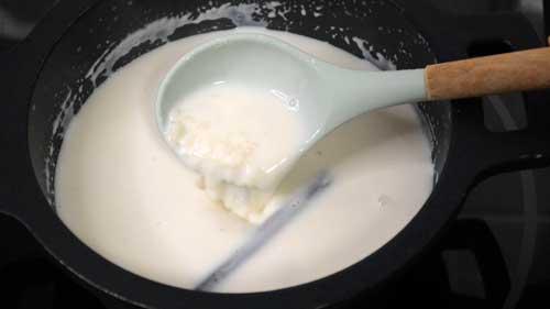 calentar el arroz con leche de coco