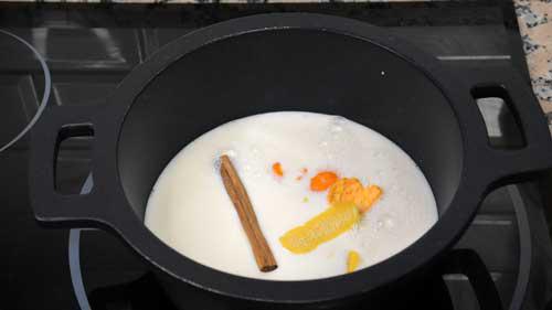 infusionar la leche para el arroz con leche de coco