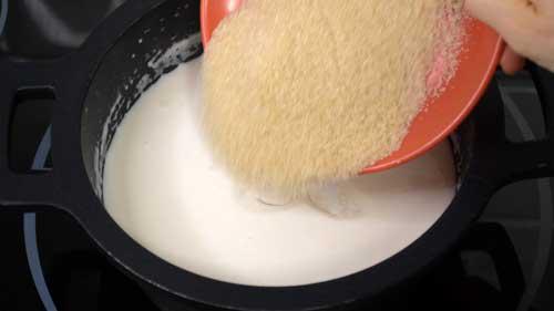agregar el azucar al arroz con leche de coco