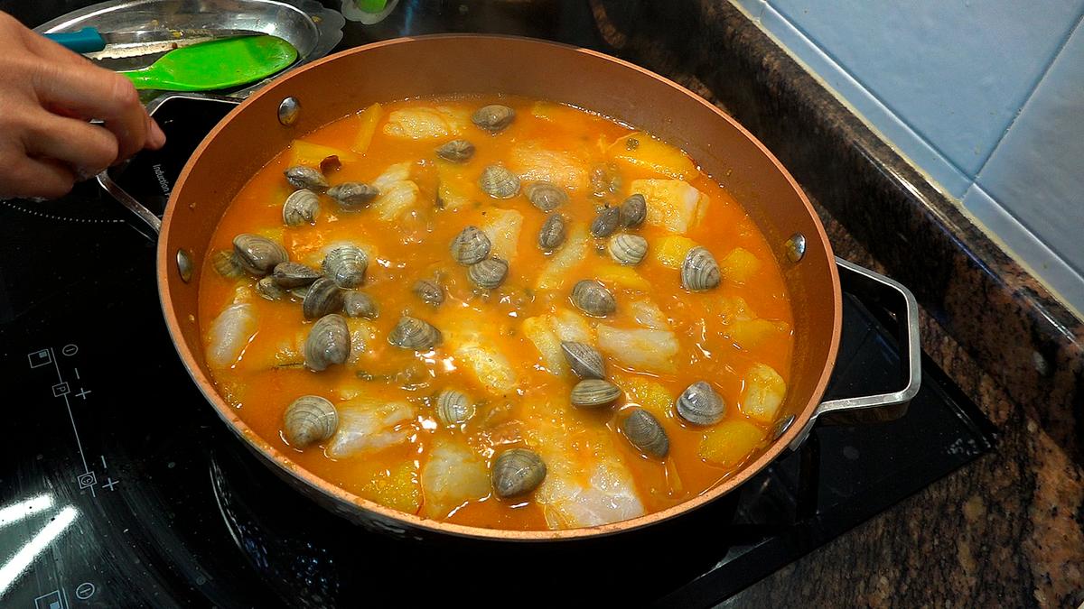 PATATAS CON BACALAO Y ALMEJAS, O GUISO DE CUARESMA - Semana Santa - Loli Domínguez - Foto 11