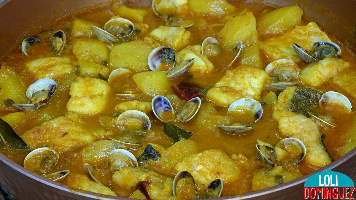PATATAS CON BACALAO Y ALMEJAS, O GUISO DE CUARESMA. Esta receta la hacía mi abuela Espiri cuando se acercaba la Semana Santa y siempre estaba riquísimo, un guiso fácil de elaborar y con ingredientes sencillos y saludables