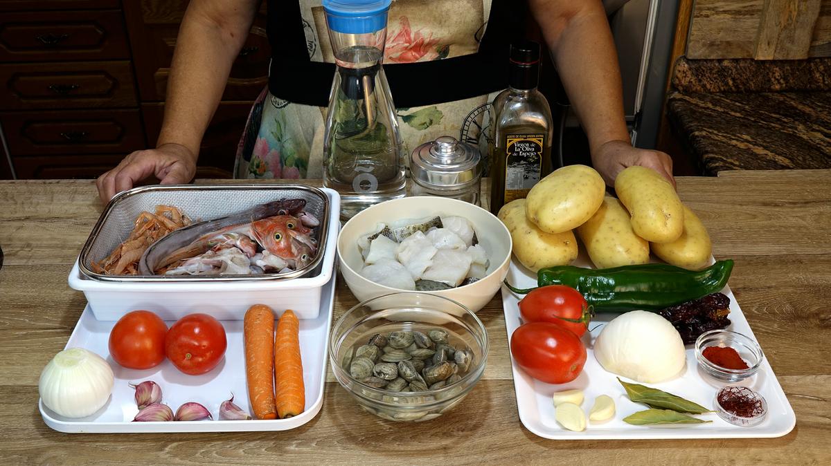 PATATAS CON BACALAO Y ALMEJAS, O GUISO DE CUARESMA - Semana Santa - Loli Domínguez - Foto 1