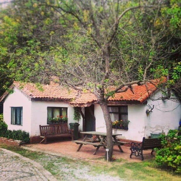 Casas rústicas pequeñas de campo