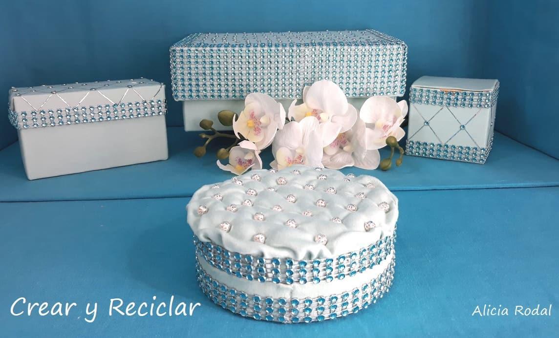 En este tutorial te voy a enseñar cómo decorar cajas de cartón, fácil, rápido y a la vez muy elegante. Son ideas fáciles para tu hogar, para vender o regalar. Manualidades y tutoriales de bricolaje DIY.