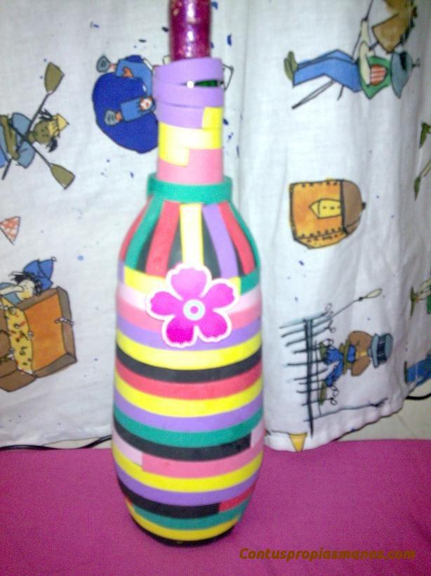 Como hacer con tus propias manos un botella decorada con goma eva