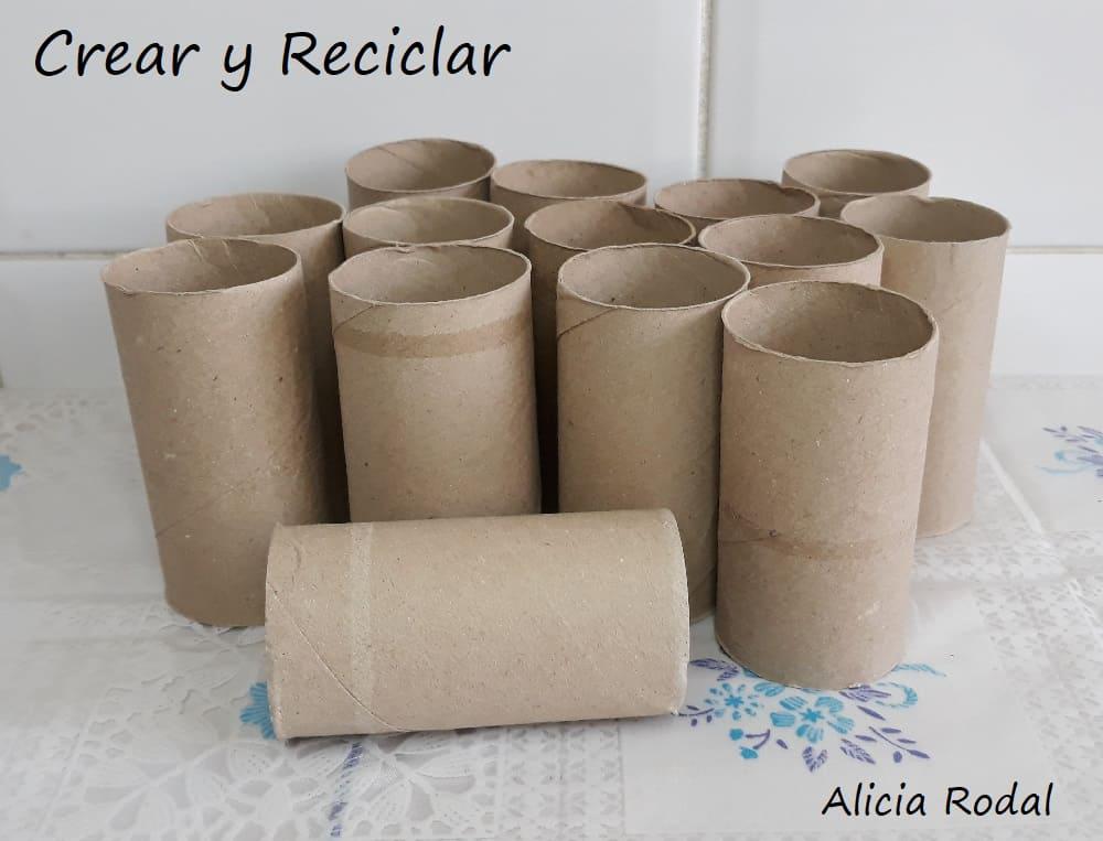 Hacer muebles de cartón para tu casa que sean útiles y prácticos es muy fácil, tan sólo necesitas cartón, pegamento, una regla y una tijera o cúter. En tutoriales anteriores te he mostrado diferentes tipos de muebles que hice para mi casa.