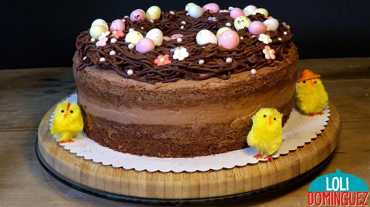 TARTA DE CHOCOLATE ESPECIAL PASCUA. Una tarta que se hace sin complicación, con un bizcocho tierno y esponjoso con sabor intenso a chocolate, una trufa ligera y esponjosa y una ganache que pone el broche de oro a esta deliciosa tarta