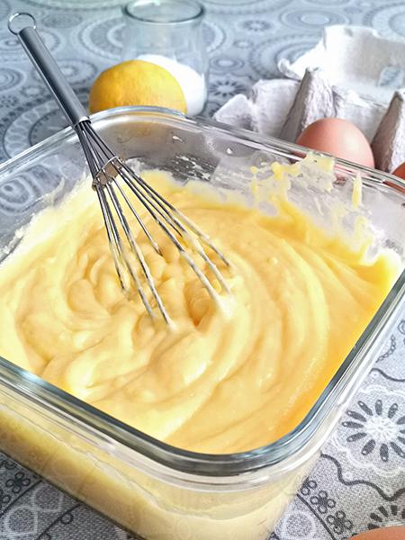 Receta de crema pastelera perfecta - Plano contrapicado