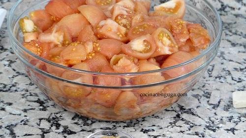 tomates crudos bacalao con tomate frito