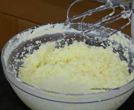 la nata (crema de leche) cortada mantequilla casera con nata (crema de leche)