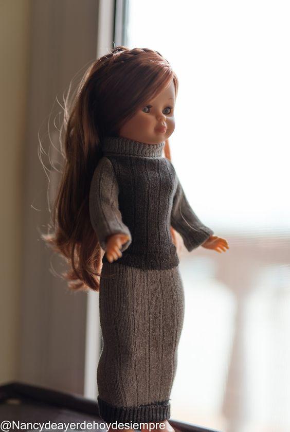Ejemplos de ropa para muñecas hechos con calcetines
