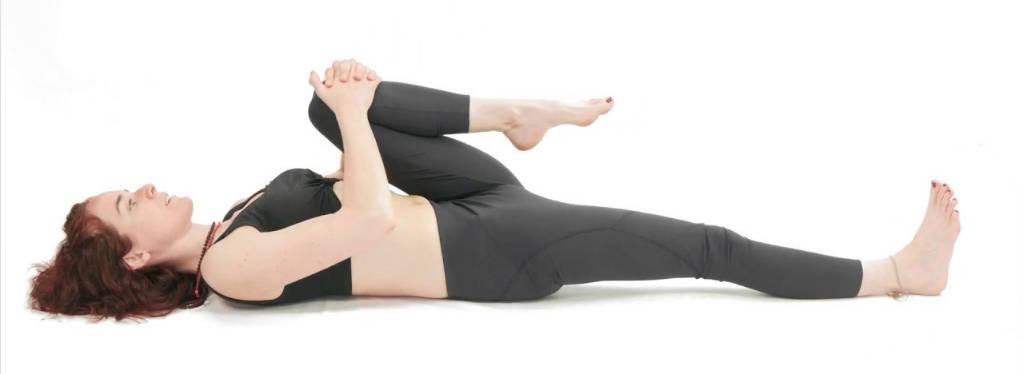 Ardha pawanmuktasana (Una rodilla al pecho al pecho)