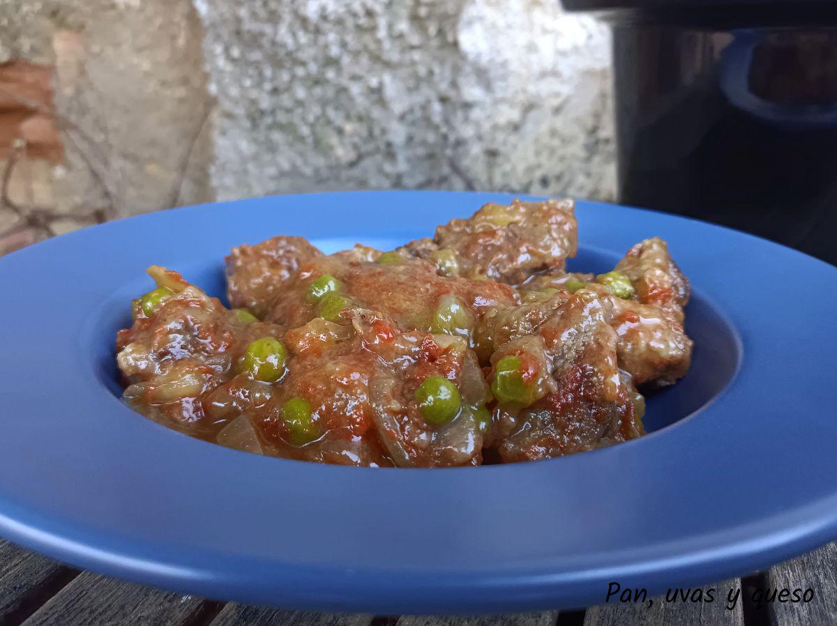 Ternera coñac crockpot - pan uvas y queso