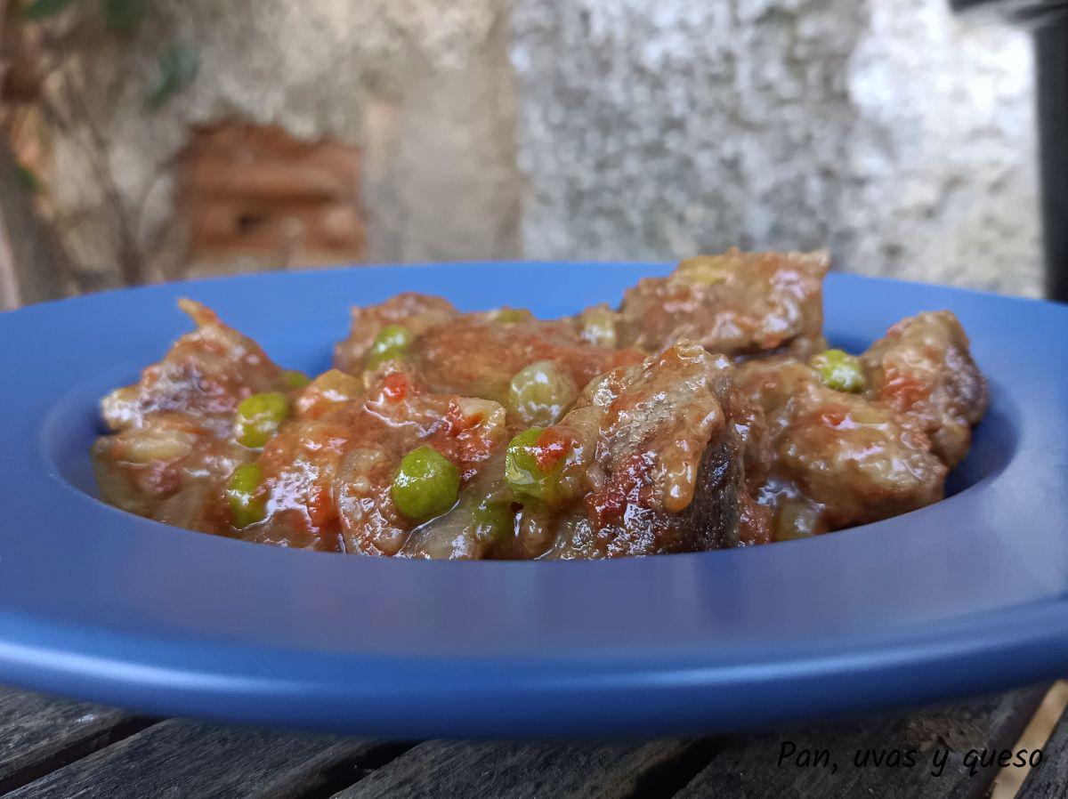 Ternera coñac crockpot - pan uvas y queso