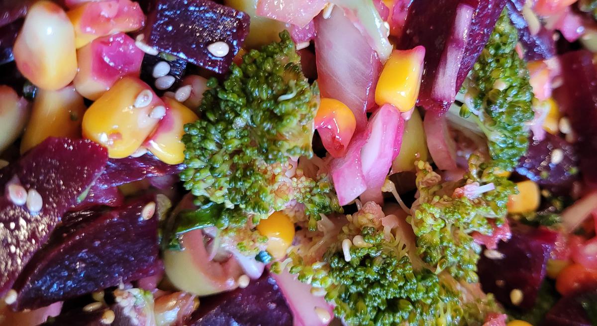  ensalada vegana de remolacha y brócoli