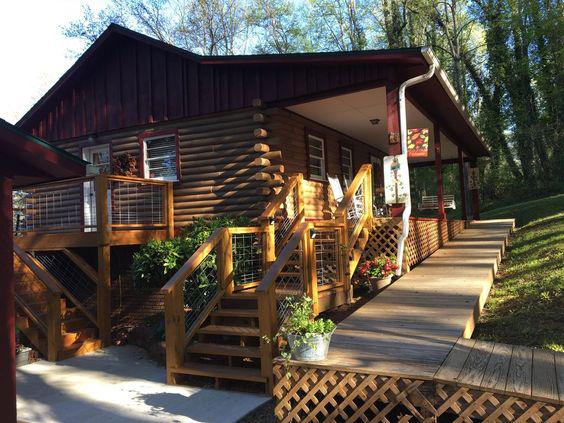 Cabañas en el bosque construidas de madera