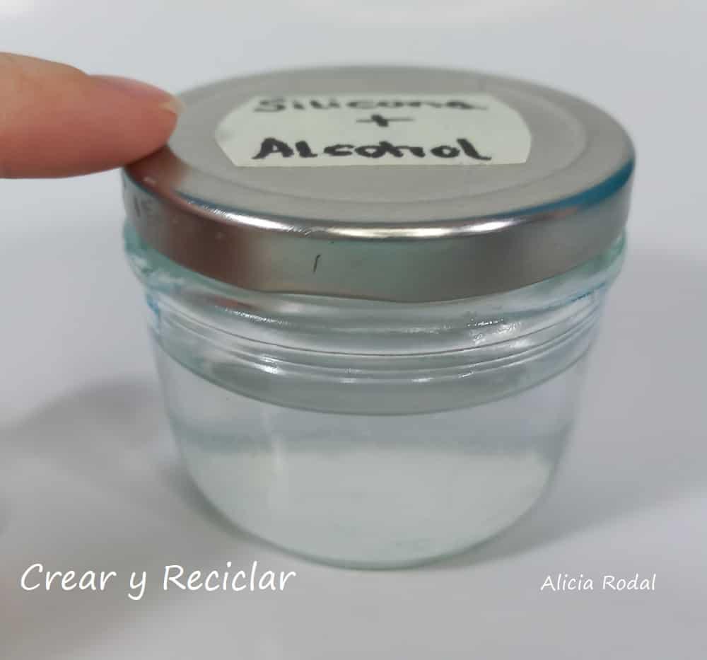 Como hacer barniz casero. En este tutorial te muestro 4 recetas para hacer barniz casero brillante, satinado o mate. Quise probar como hacer barniz casero y esto fue lo que pasó.