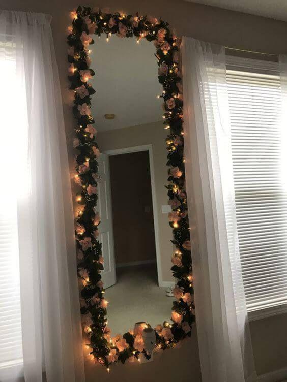 Espejos con follaje verde