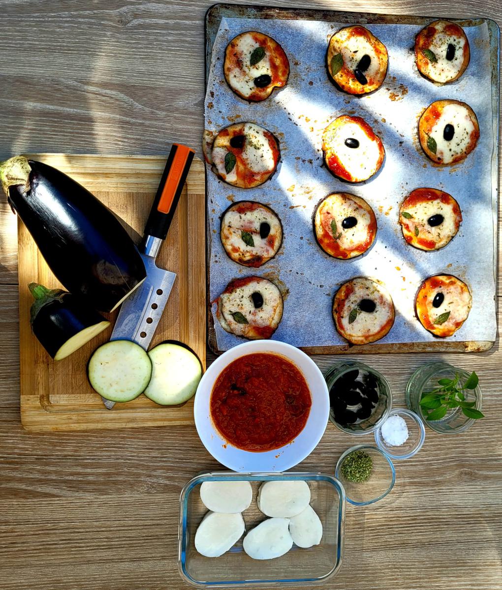 Bocados de pizza con base de berenjena