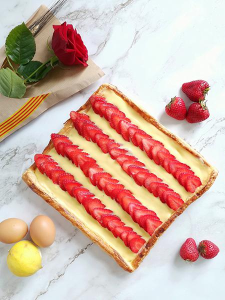 Hojaldre de fresas con crema pastelera casera