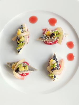 Ceviche de caballa con fresas