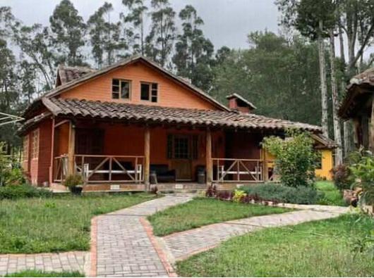 Diseños pequeños de adobe y madera