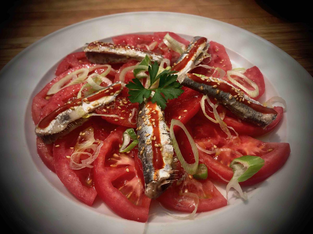 ENSALADA DE SARDINAS CON TOMATE