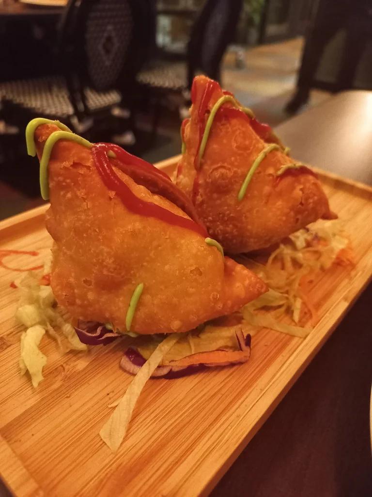 Comer en Madrid: samosas de Udaipur