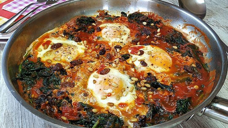Huevos con espinacas