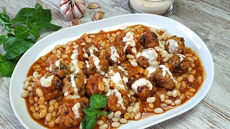 Albondigas con alubias y allioli