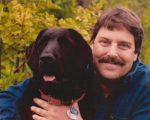 Stephen Huneck junto a sally