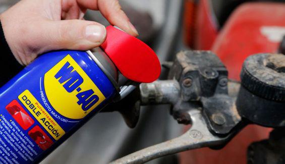 Aflojar tuercas y tornillos aceite lubricante WD-40