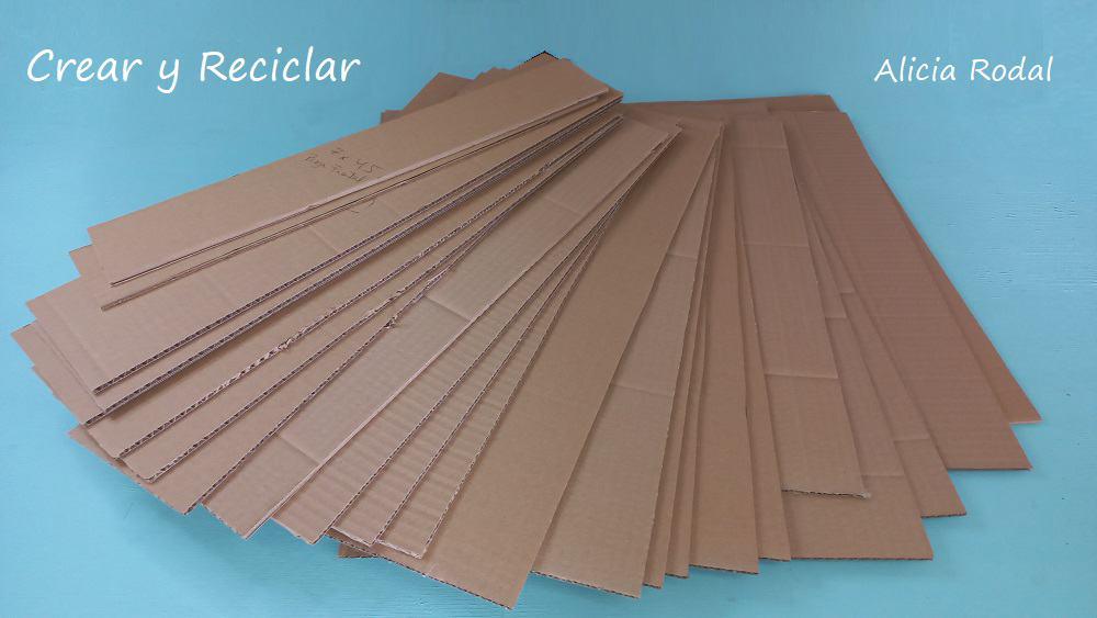 En este tutorial te enseño lo fácil que es hacer tus propios muebles de cartón a medida. En esta oportunidad vas a aprender como se hace un mueble, cajonera para el armario de 3 cajones, casi gratis, ya que lo haremos de cartón y otros materiales reciclados. Diy