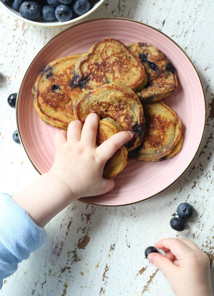 Panqueques de proteínas de cereales para bebés BLW | Desayuno alto en hierro para niños pequeños