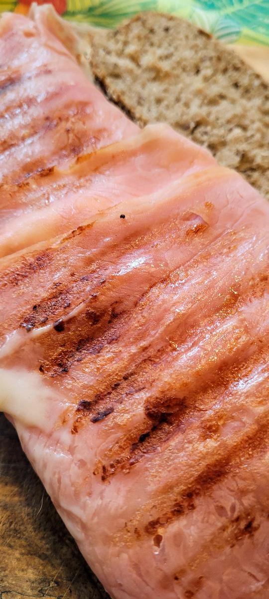 Bocata de jamón y queso al grill