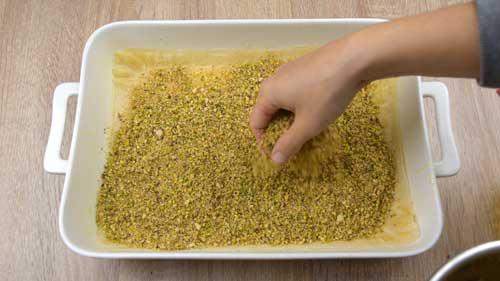 colocar relleno para baklava de pistachos y nueces